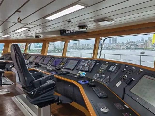服務“海洋強國”建設，大型海道測量船“海巡08”輪在上海列編與船員培訓